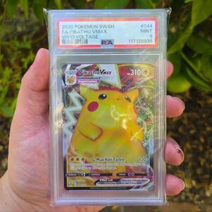Pikachu #044 PSA 9 ‒ Vivid Voltage ‒ SWSH Mint Full Art Holofoil.